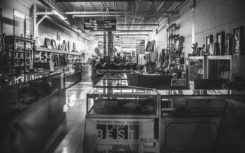 Comparing local store offers with online buyback services